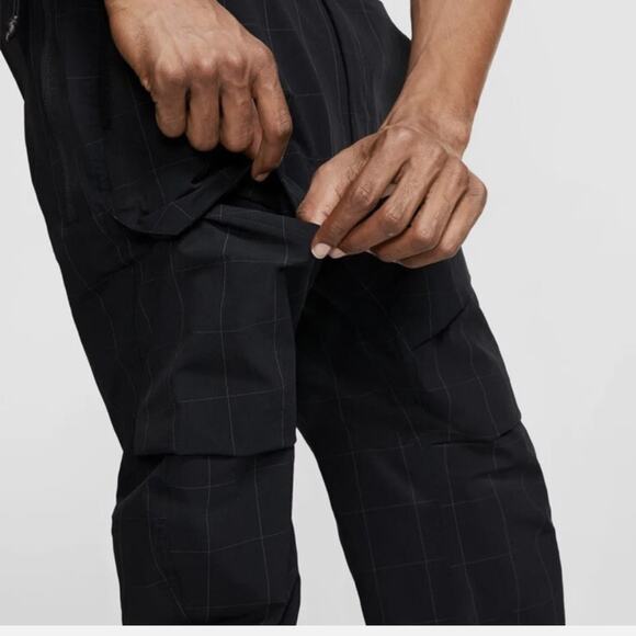 Nike Black Grid Tech Pack Tapered Cargo Pants - Picture 10 of 10